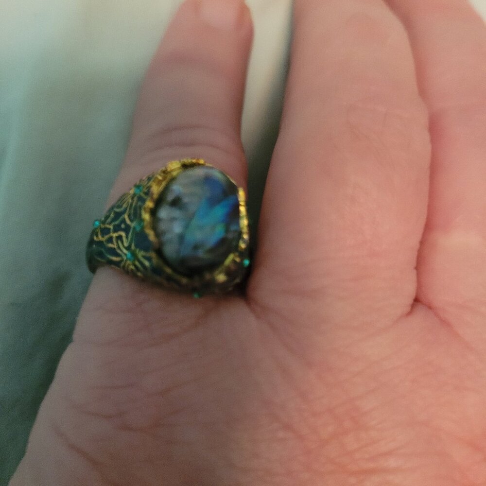 Goldtone filigree blue stone ring size 7 3/4